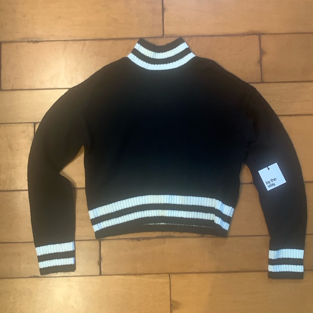 NWT By The Way Cropped Sweater.  Size Medium.
